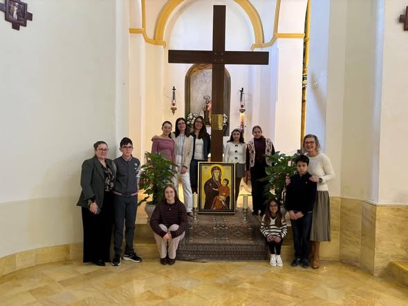 TORROX. La Cruz de los Jóvenes y el Icono de la Virgen son recibidos