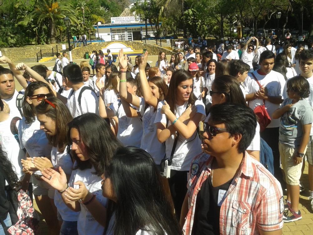 Jóvenes participantes en el #EDJ2014 bailando