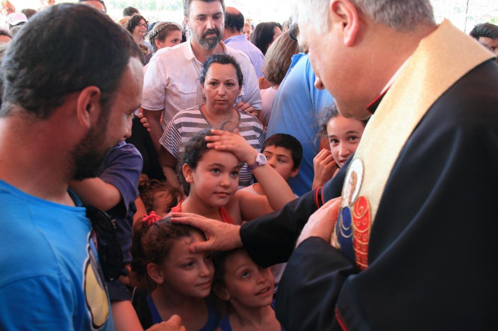 Familias numerosas dispuestas a ir a evangelizar Asia reciben la bendición