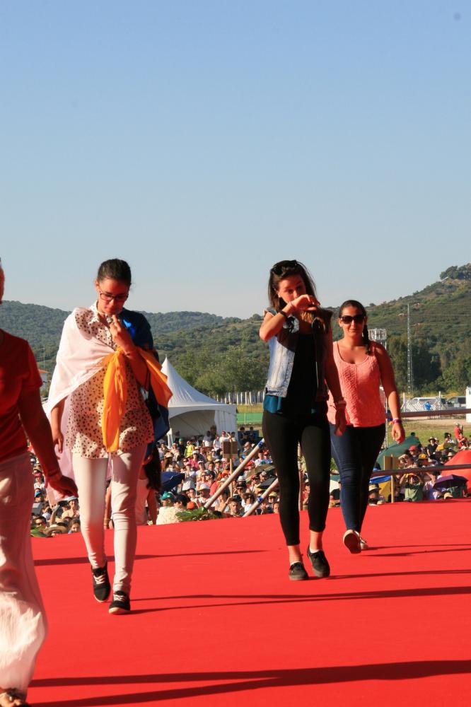 Jóvenes levantadas para la misión en Asia