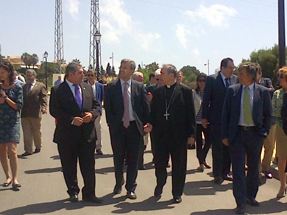El obispo ofrece un nuevo colegio a Estepona