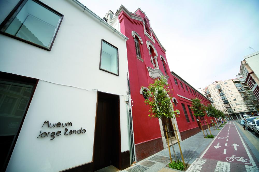 El Museum Jorge Rando se ha establecido en el espacio que antes ocupaba la escuela aneja al monasterio
