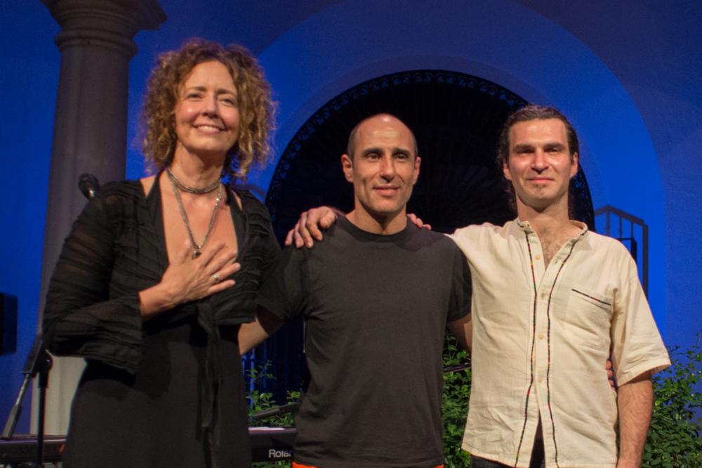 Olga se despide junto a sus músicos