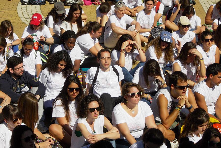 Jóvenes en un encuentro