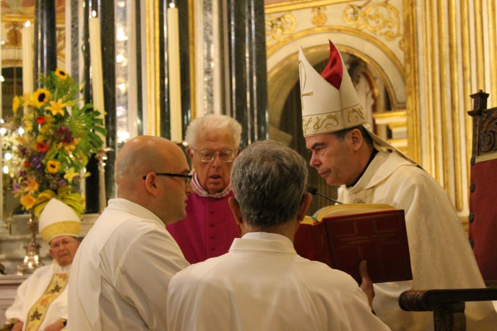El obispo anima a los nuevos sacerdotes a ser pastores fieles