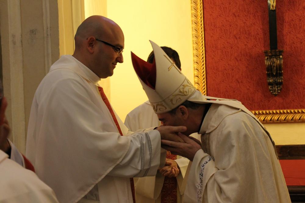 El obispo anima a los nuevos sacerdotes a ser pastores fieles