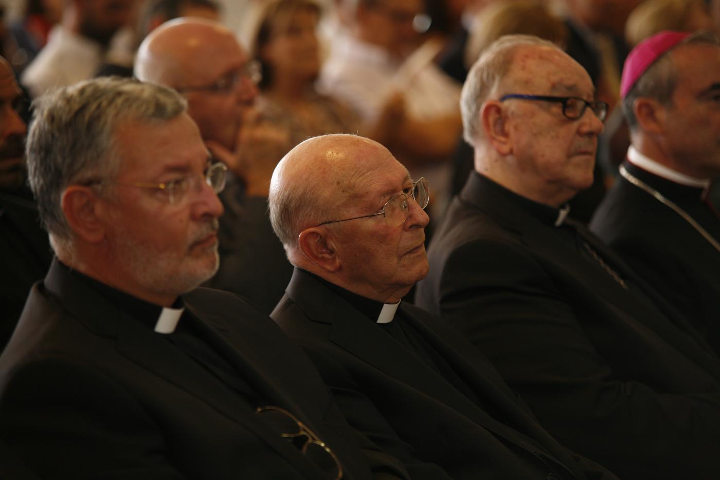 El vicario general José Manuel Ferrary con Antonio Dorado y el cardenal Fernando Sebastián