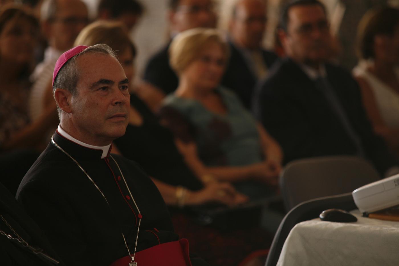 El obispo Mons. Catalá