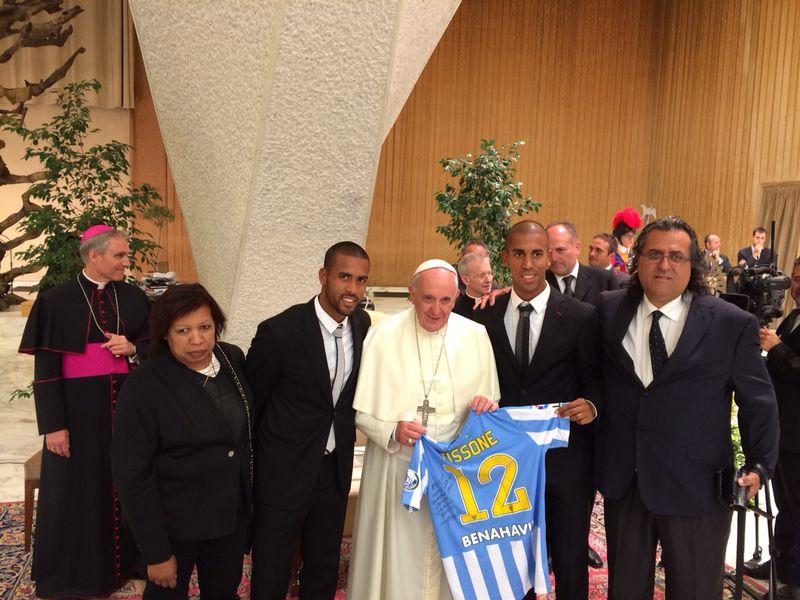 El Papa recibió la camiseta del Málaga
