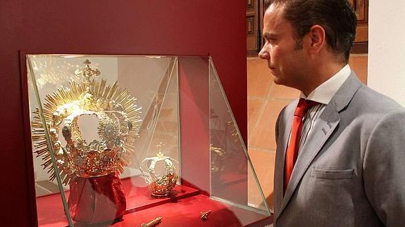 Exposición de platería de la Cofradía del Rosario de Antequera