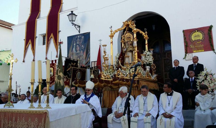 Alfarnate vive un día histórico con su Virgen de Monsalud