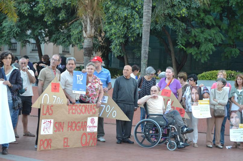 Concentración para la erradicación de la pobreza en la Plaza de la Marina