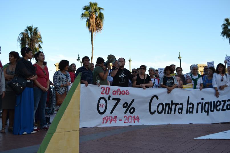 Concentración para la erradicación de la pobreza en la Plaza de la Marina