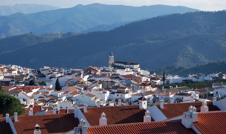 Un libro a beneficio de la parroquia de Yunquera