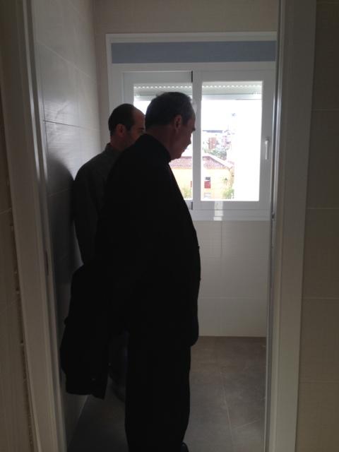 El obispo visita las obras de la Casa Nueva Merced para reinserción de exreclusos