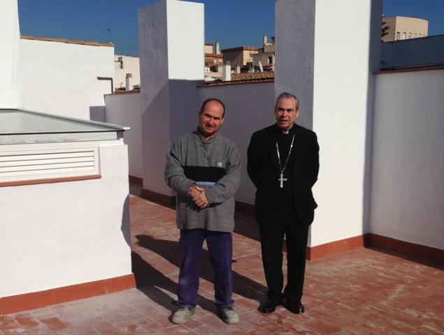 El obispo visita las obras de la Casa Nueva Merced para reinserción de exreclusos