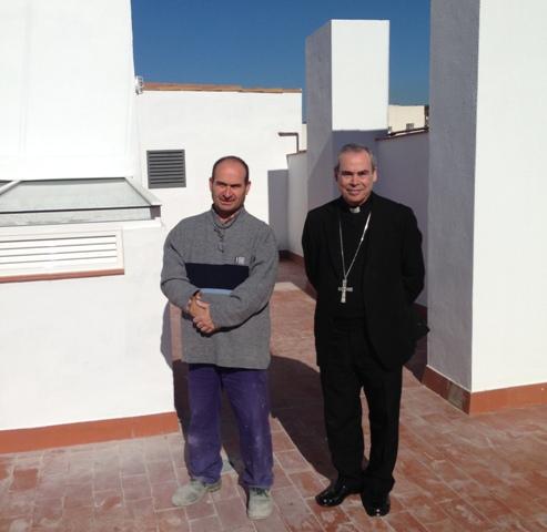 El obispo visita las obras de la Casa Nueva Merced para reinserción de exreclusos