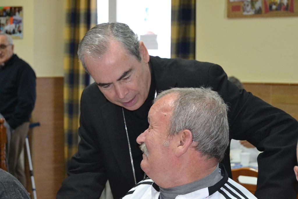 Visita del Sr. Obispo al Hogar Pozo Dulce