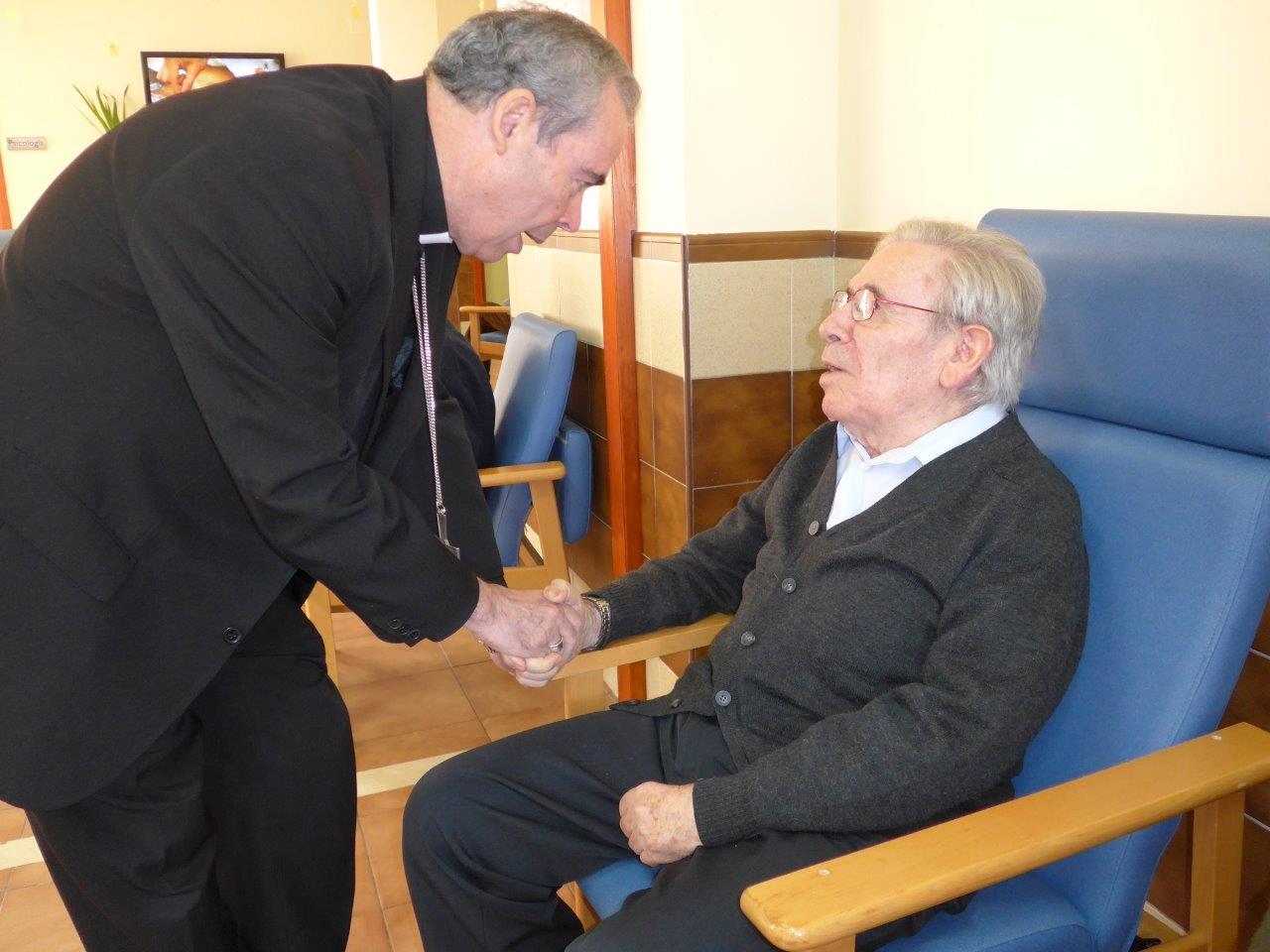 Visita del Sr. Obispo al Centro Gerontológico Buen Samaritano