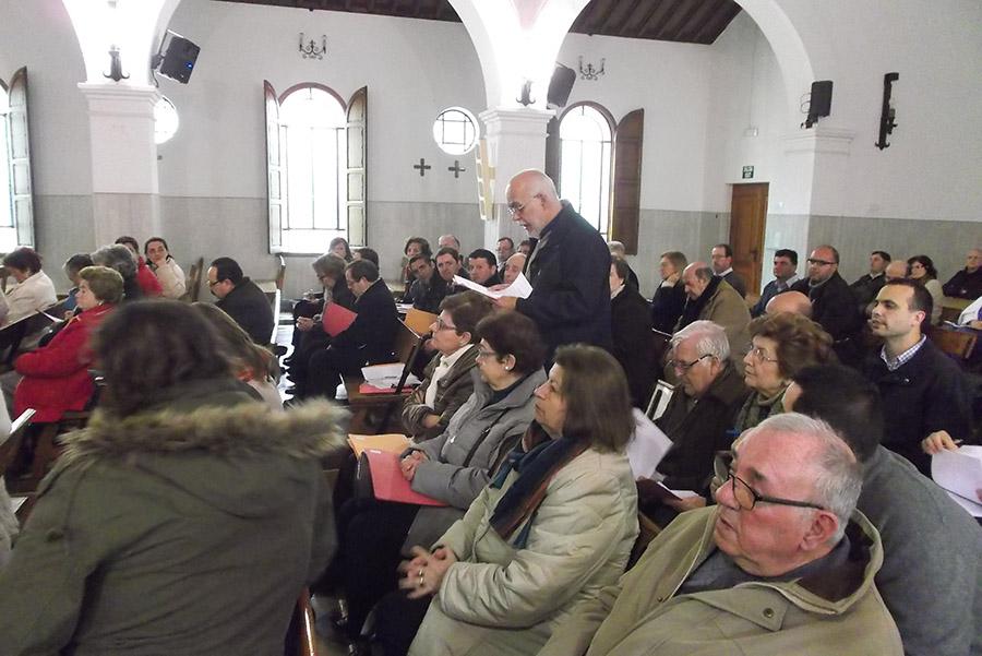Los asistentes realizaron preguntas a Mons. Catalá. FOTO: A. MORENO