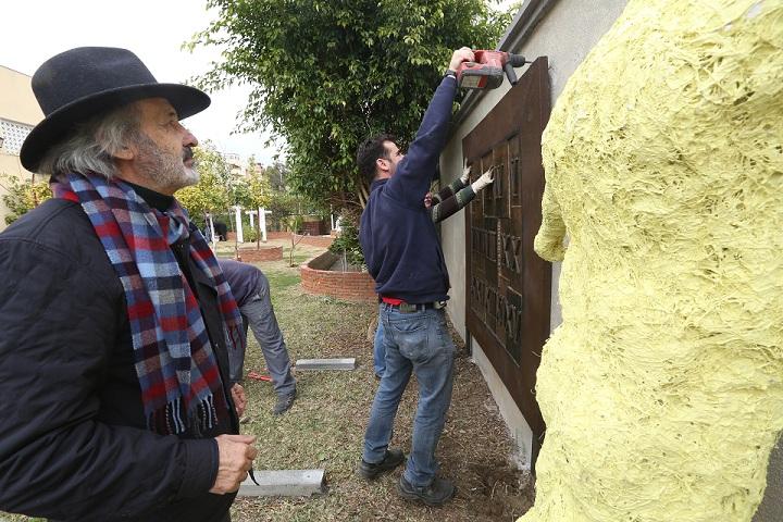 Rando en el momento de la colocación del Via Crucis