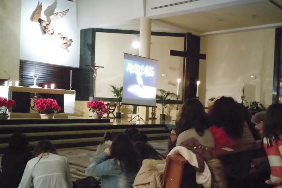 Los jóvenes tienen una nueva cita "Adoremus"