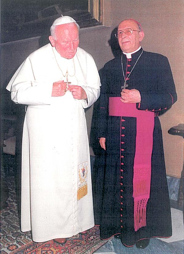 D. Antonio Dorado y Juan Pablo II (fotografía enviada por Jaume Gasulla)