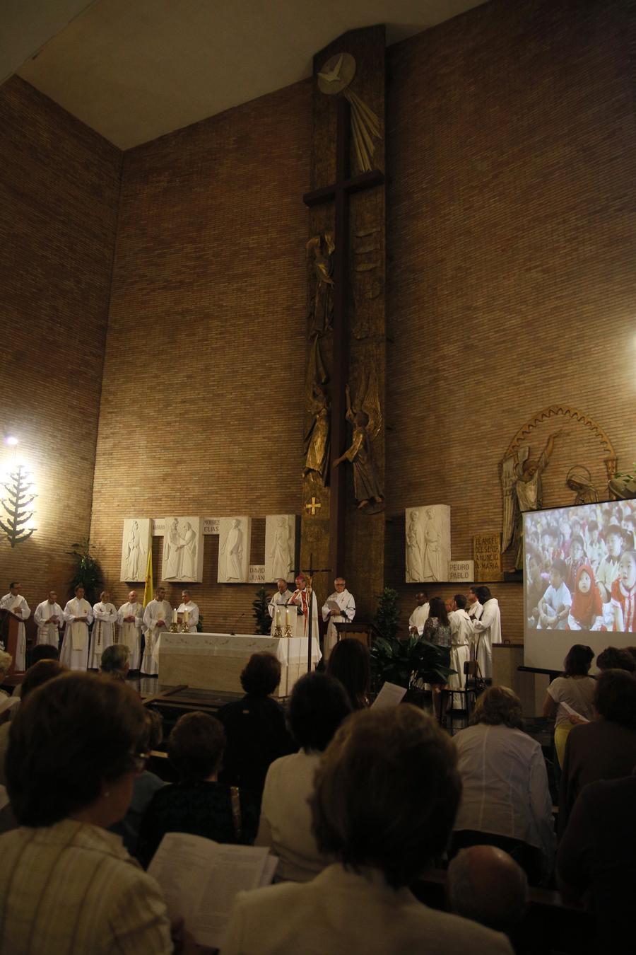 Un millar de malagueños ora por los emigrantes