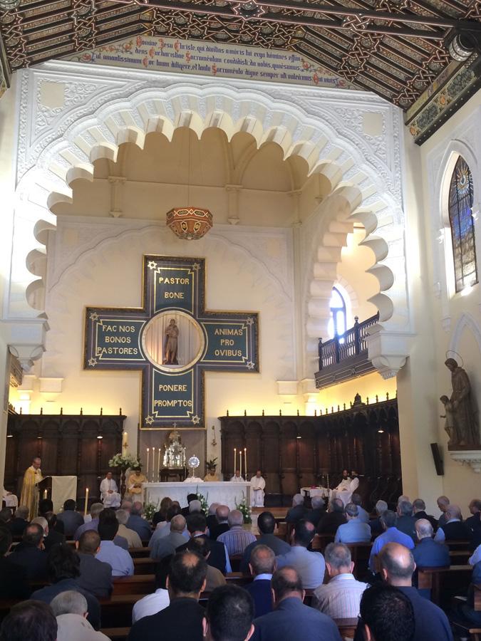 Oración en la Capilla del Buen Pastor durante la convivencia sacerdotal