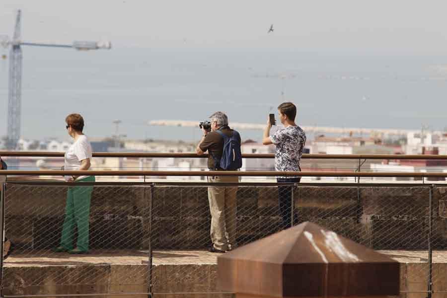 Malagueños y melillenses visitan las cubiertas por 1 euro