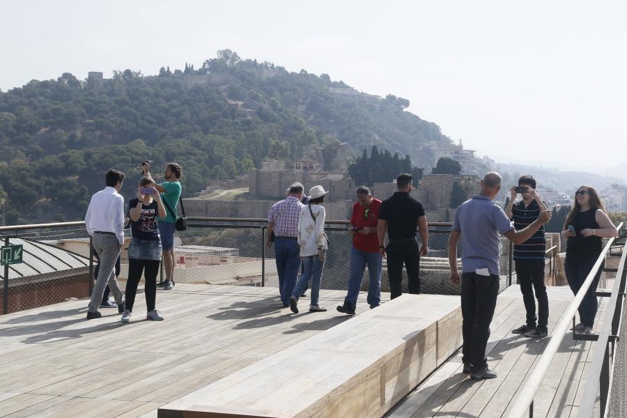 Visitantes en las cubiertas de la Catedral