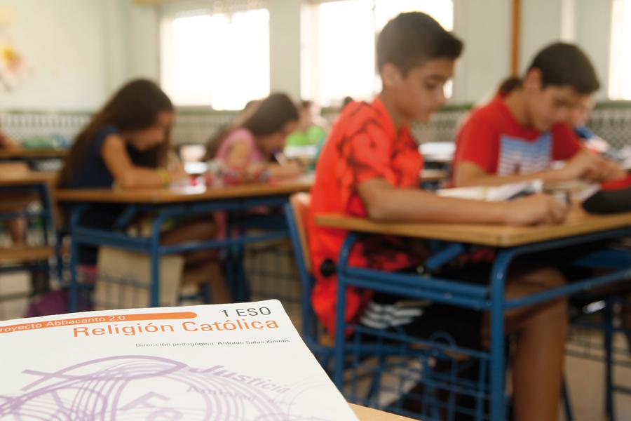 Aumentan los alumnos de religión católica en los colegios públicos