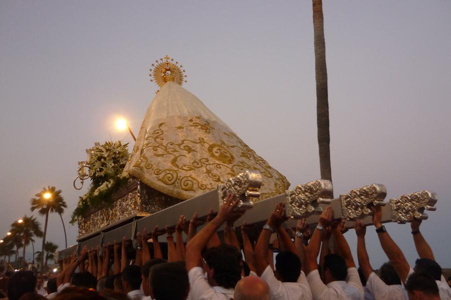 Procesión con la Virgen del Carmen de Estepona