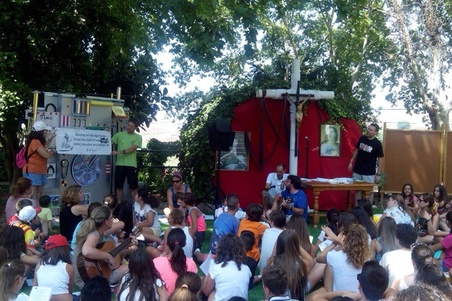 Jóvenes de catorce parroquias unidos por los campamentos