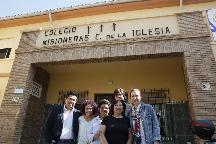 María Ester Pérez y Omar Espino con el equipo directivo del Colegio de las Misioneras Cruzadas de la Iglesia