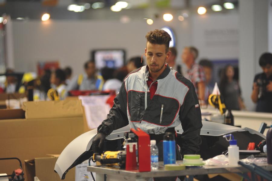 Omar El Attar: «Me dan pena los "ni-nis"; tienen que ponerse en marcha»