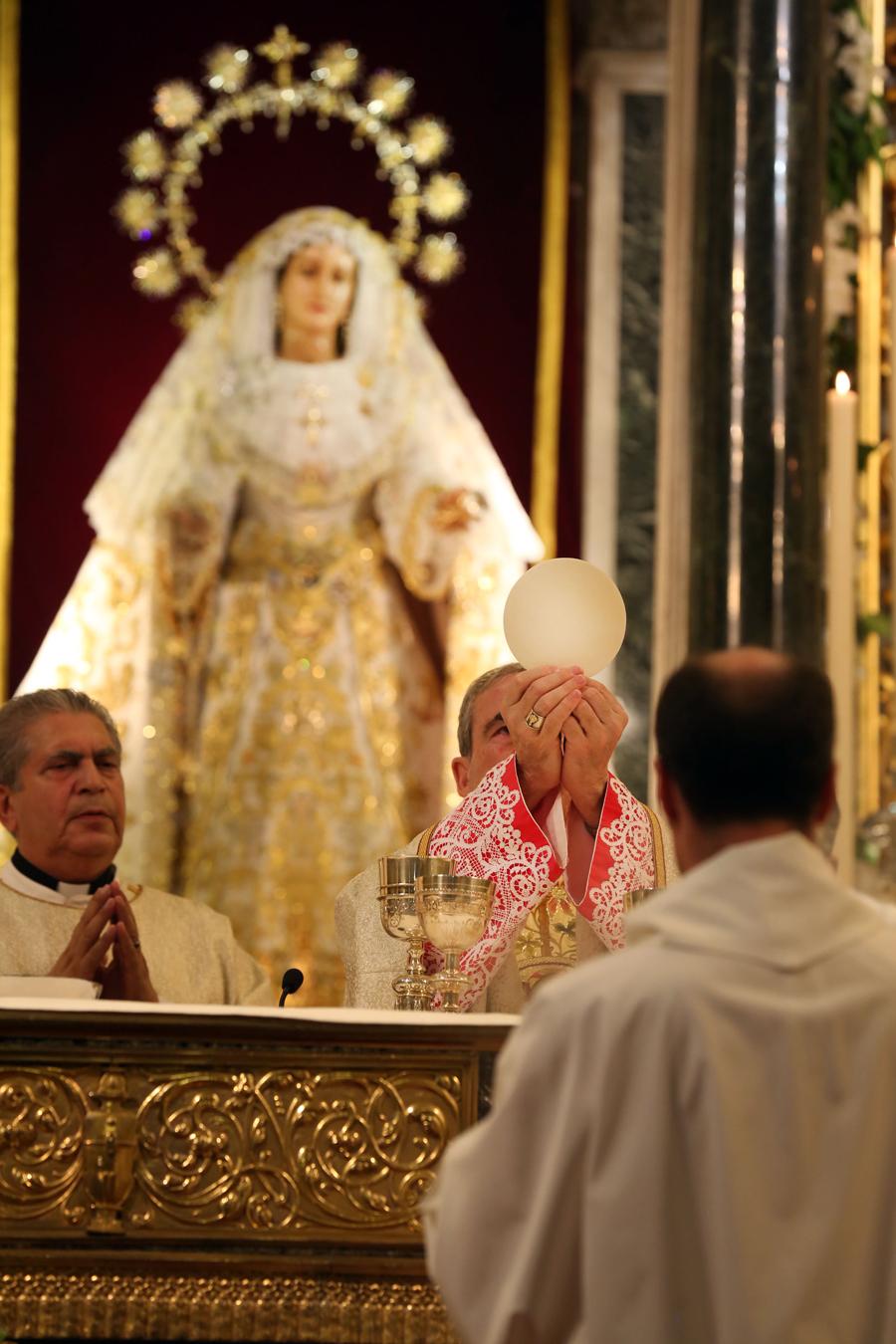 Coronación Canónica de la Virgen del Rocío en la Catedral