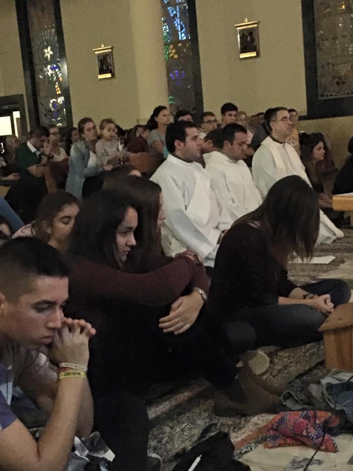 Adoremus estilo "Taizé" celebrado en la parroquia de la Amargura