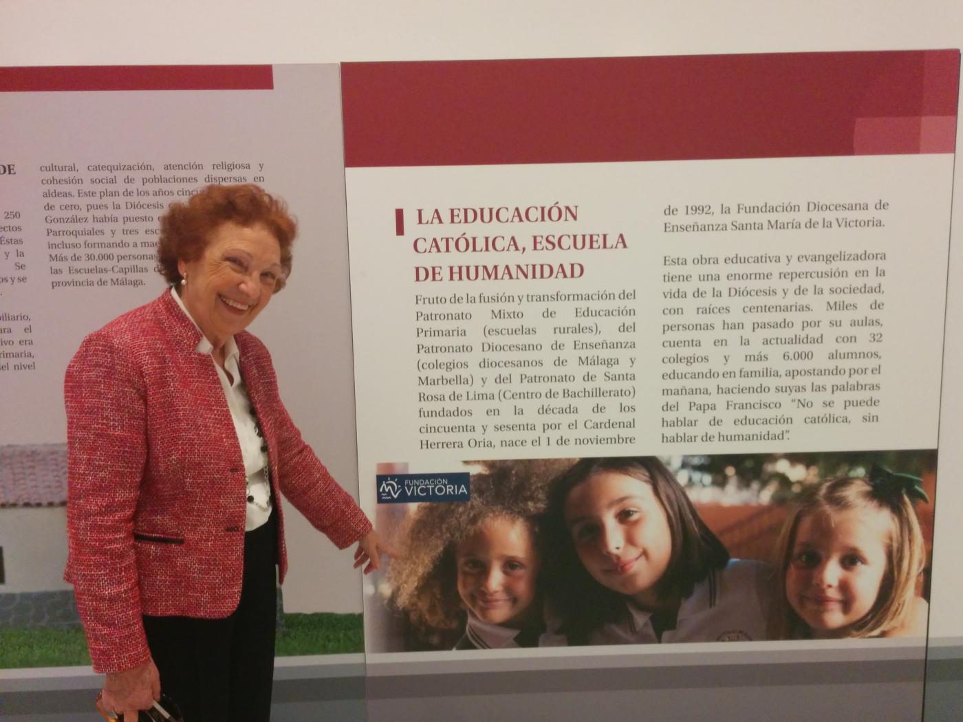 Silveria González en la exposición del Palacio Episcopal