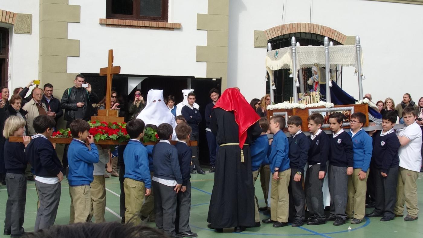 Procesión en el Colegio El Monte