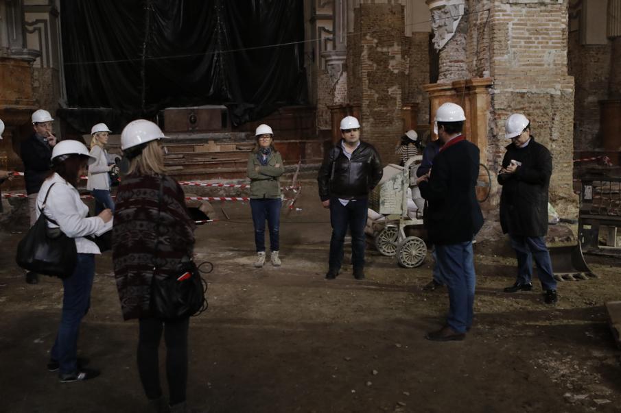 Medios durante la visita a Santiago Apóstol