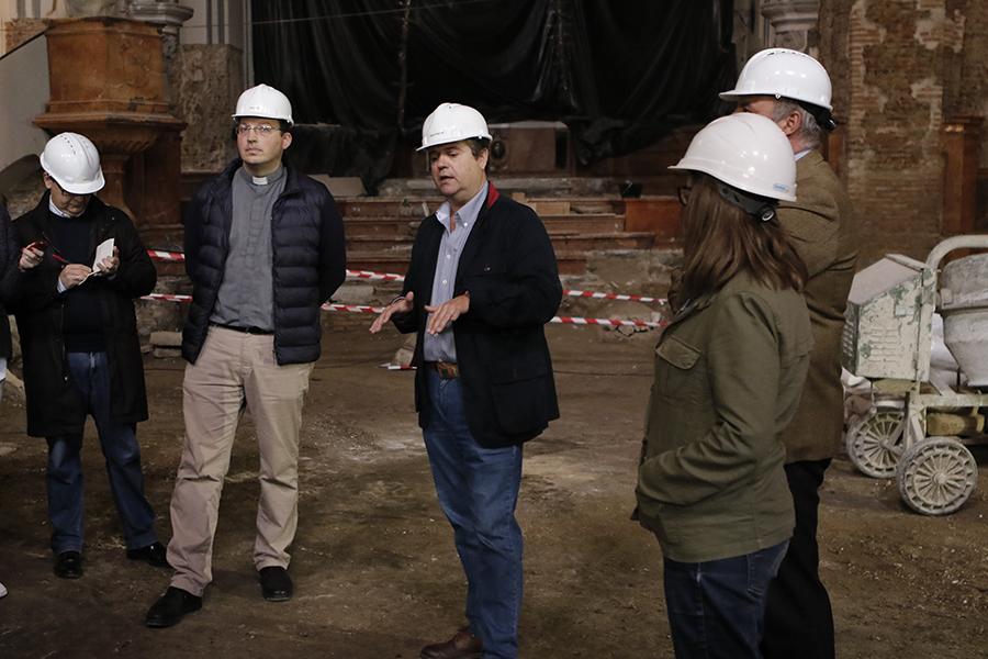 Medios durante la visita a Santiago Apóstol