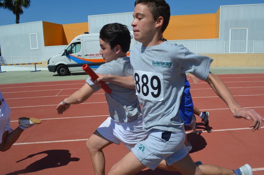 Niños en la competición del colegio Sagrada Familia El Monte