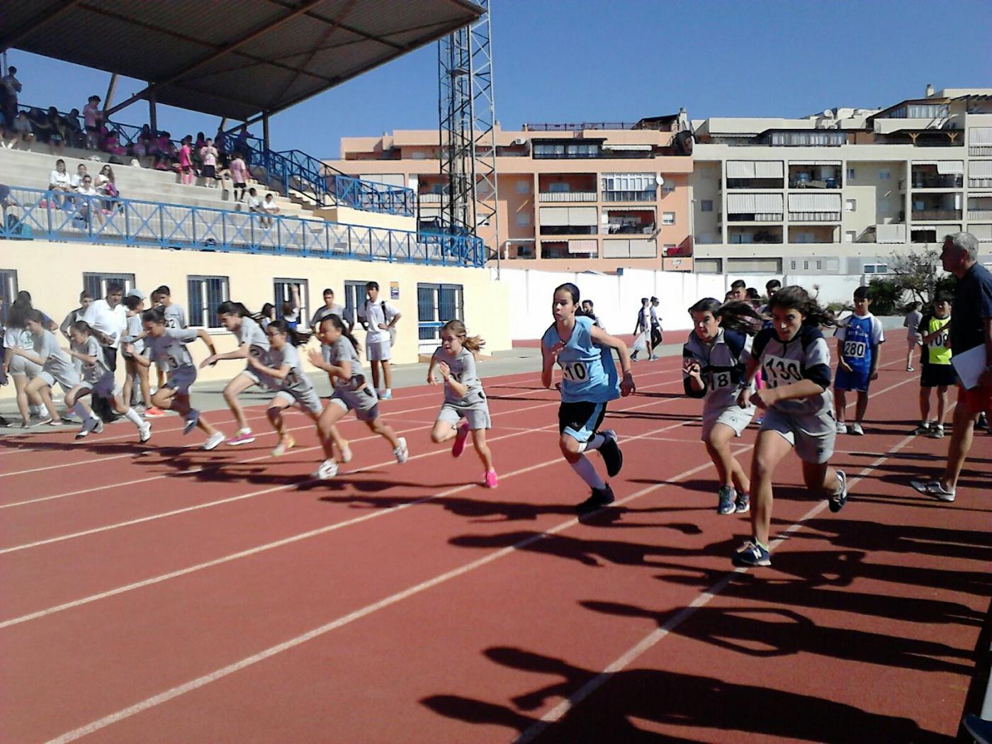 Niños en la competición del colegio Sagrada Familia El Monte