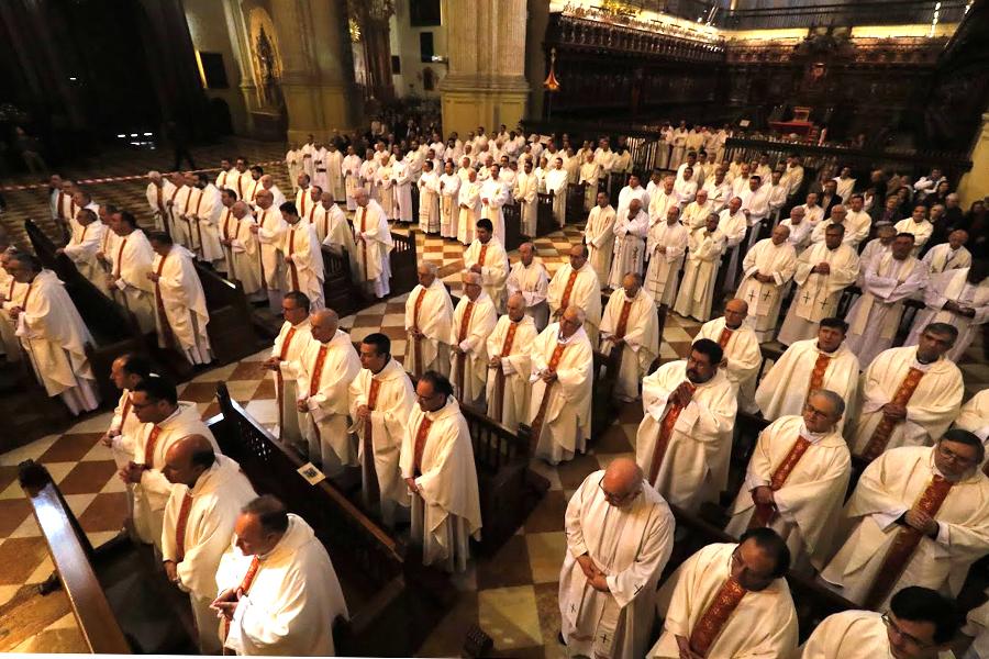 Encuentro de padres y madres de sacerdotes con el Sr Obispo