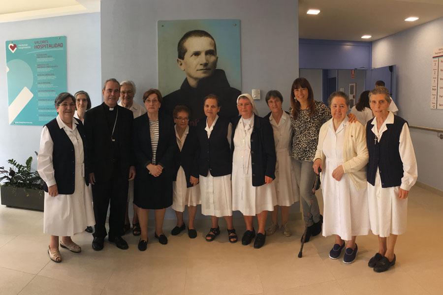 El Sr. Obispo junto a la comunidad de Hermanas Hospitalarias