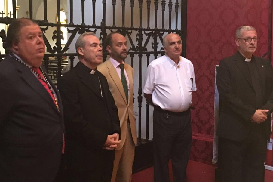 El Sr. Obispo visita a la Virgen de Mena en su capilla