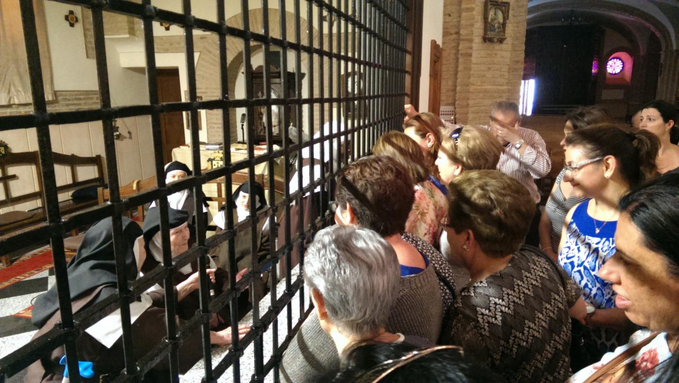 Peregrinación de pueblos de la Serranía, con las carmelitas de Ronda, antes de ganar el Jubileo en la colegiata Santa María La Mayor, de Ronda, en junio de 2016