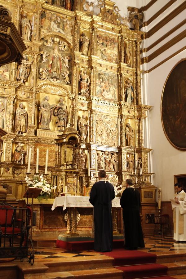 Rezo de vísperas ortodoxas en la iglesia del Sagrario con motivo de la inauguración de la exposición de iconos bizantinos. FOTO: S. FENOSA
