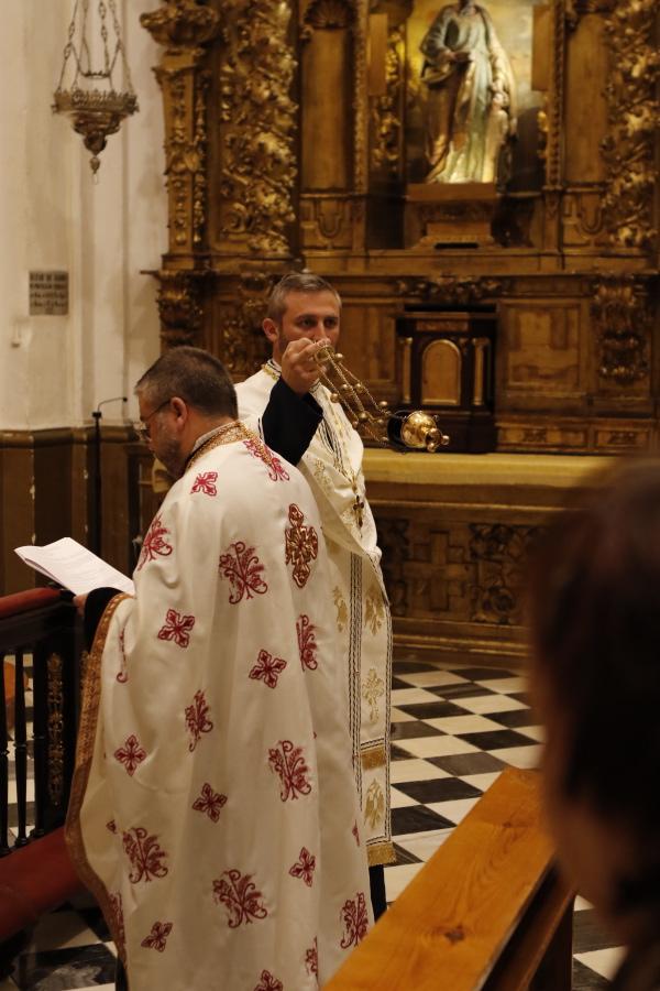 Rezo de vísperas ortodoxas en la iglesia del Sagrario con motivo de la inauguración de la exposición de iconos bizantinos. FOTO: S. FENOSA